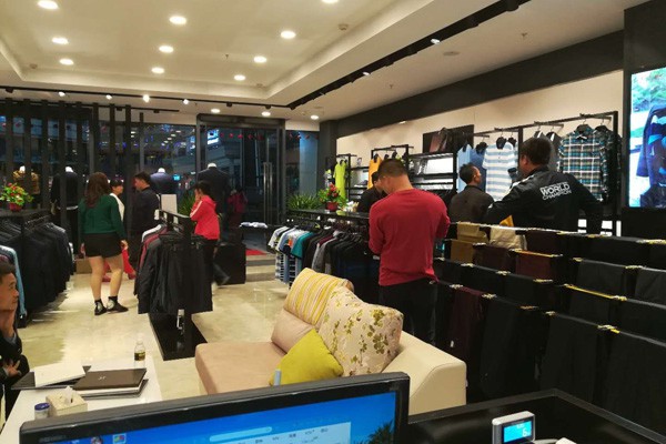 富绅男装店铺形象