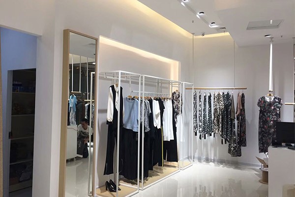 印象草原女装店铺展示