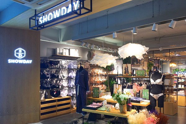 秀黛内衣店铺展示