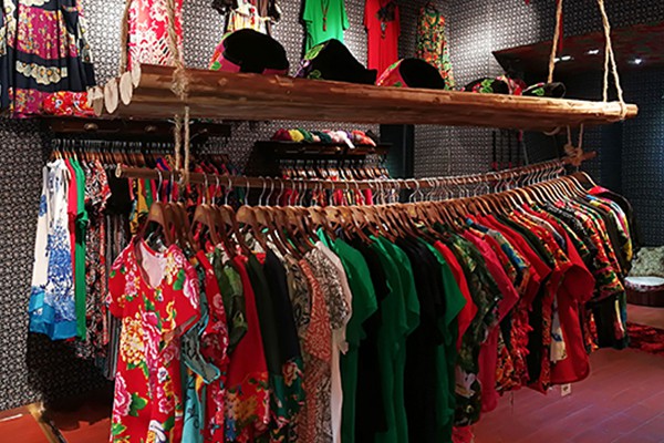 逸之秋女装店铺形象