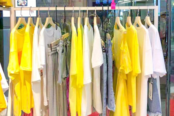 二号街角女装店铺展示