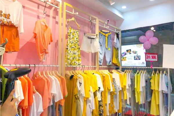 二号街角女装店铺展示