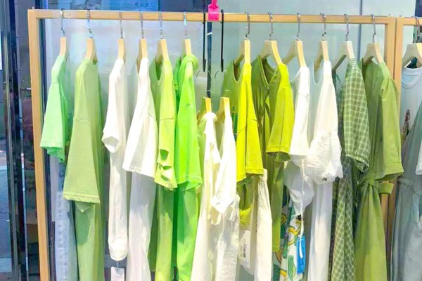 二号街角女装店铺展示