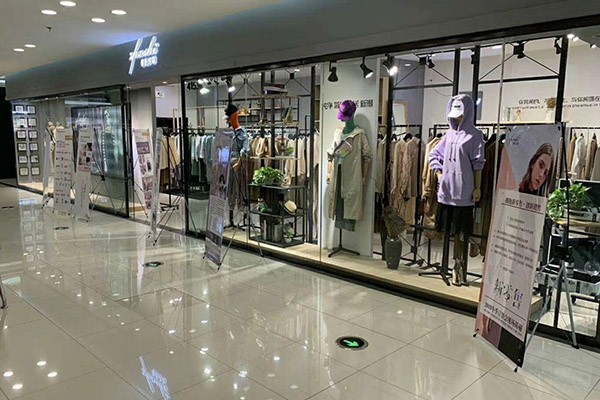 朝花夕拾女装店铺形象