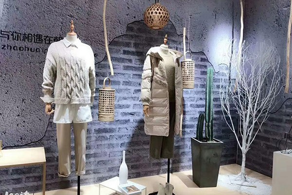 朝花夕拾女装店铺形象