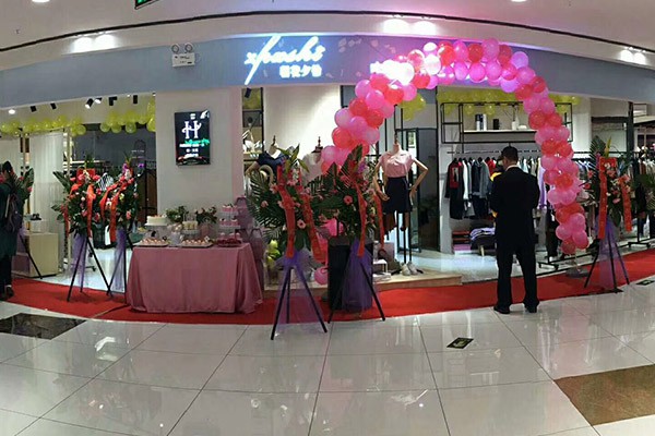 朝花夕拾女装店铺形象