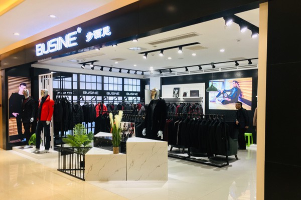 步西尼男装店铺形象