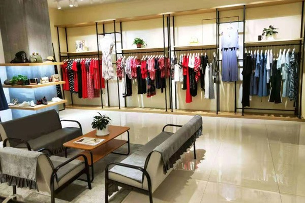 奥薇纳女装店铺展示