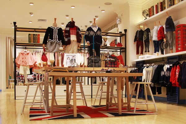 伊顿风尚童装店铺形象