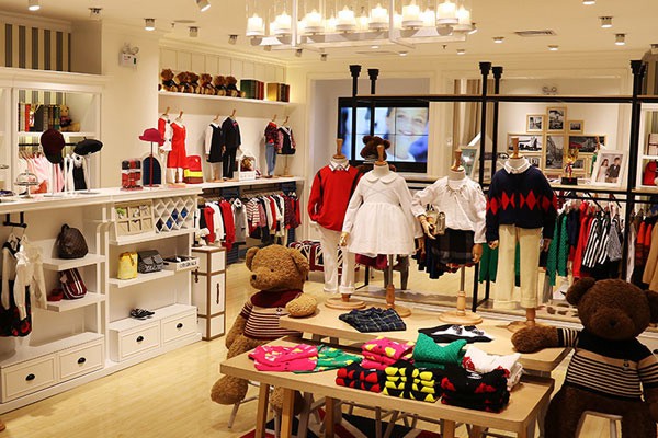 伊顿风尚童装店铺展示