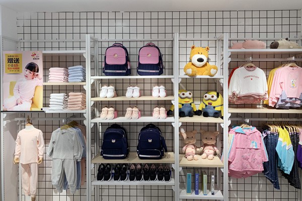 小树日记童装店铺展示