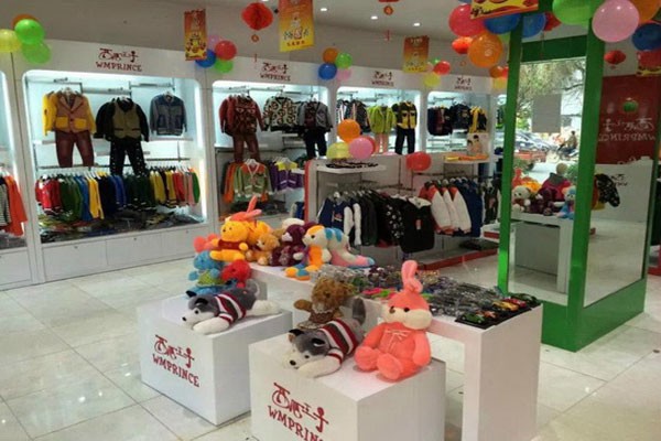 西瓜王子童装店铺展示