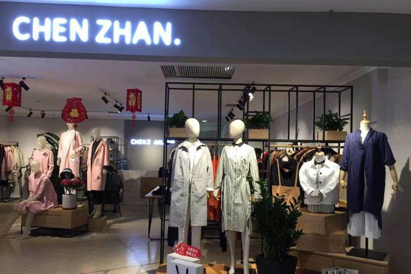 尘辗女装店铺展示