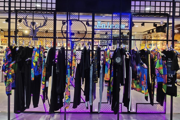 艾卓拉女装店铺形象