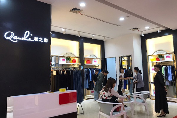 秋之恋女装店铺形象