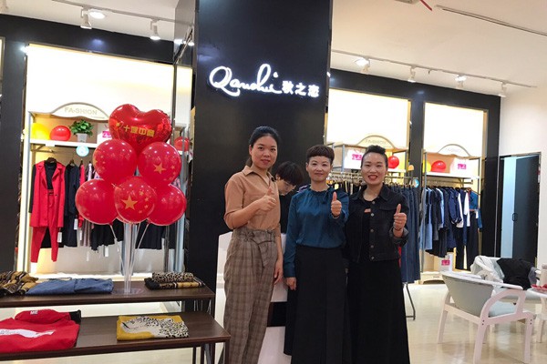 秋之恋女装店铺形象