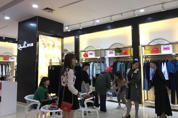 秋之恋女装店铺形象