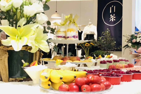 白茶女装店铺形象