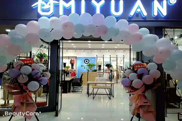 欧米源童装店铺展示