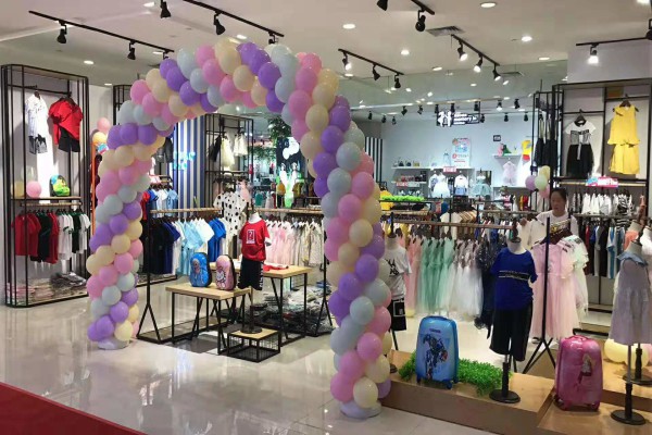 欧米源童装店铺展示