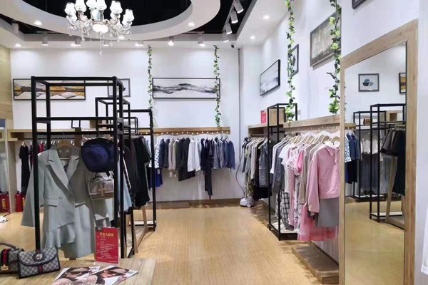金蝶茜妮女装店铺形象