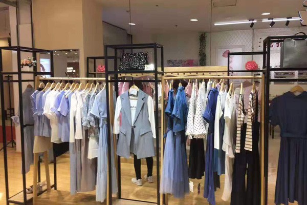 金蝶茜妮女装店铺形象