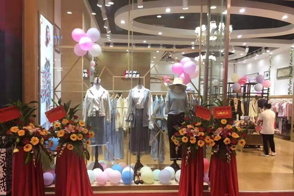 金蝶茜妮女装店铺形象