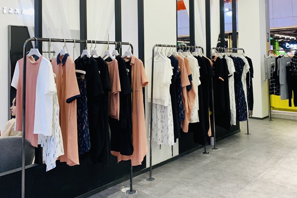 可之馨女装店铺形象