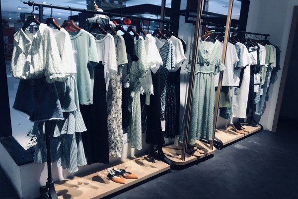 熙加女装店铺形象