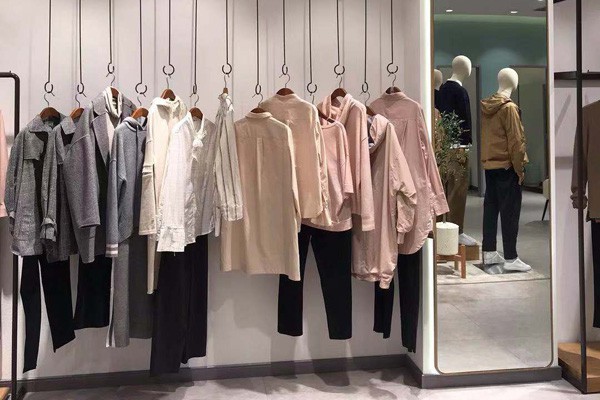 布景女装店铺展示