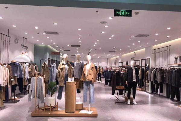 布景女装店铺展示