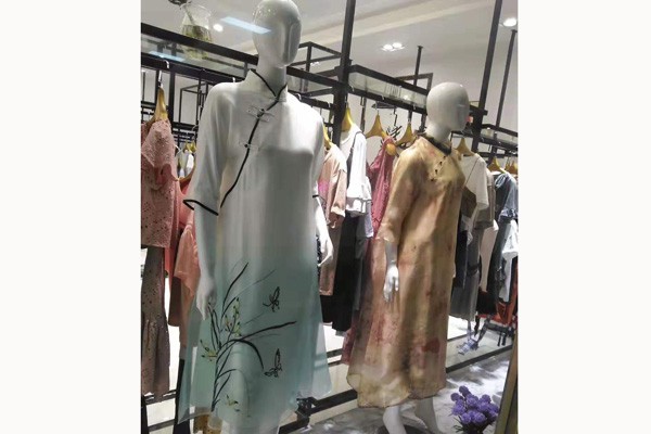 夺宝奇兵女装店铺展示