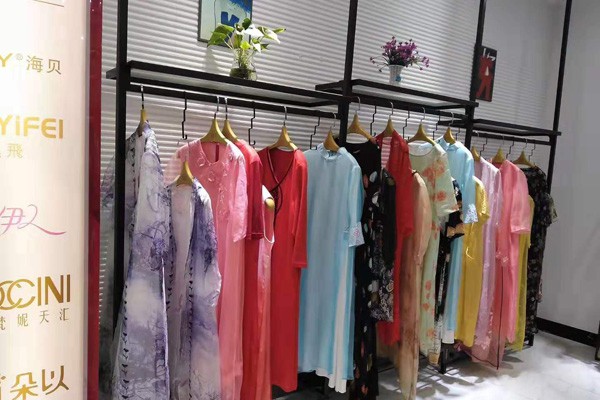 夺宝奇兵女装店铺展示