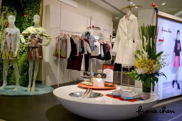 斐娜晨女装店铺展示