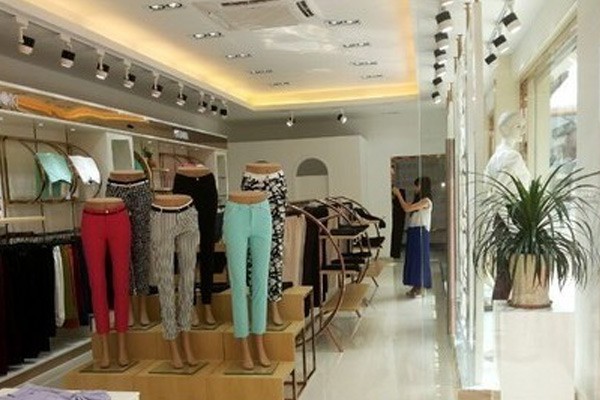 明兄女装店铺展示