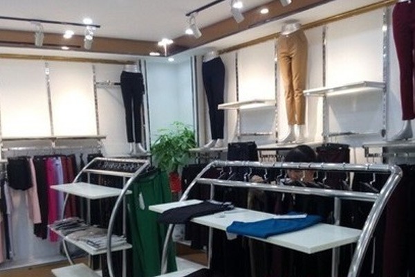 明兄女装店铺展示