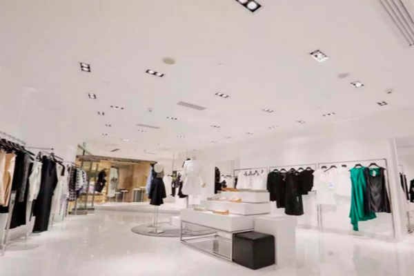 沫黎女装店铺展示