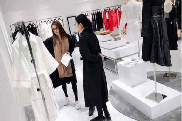 沫黎女装店铺展示