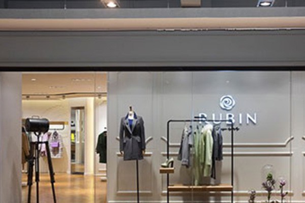 如缤女装店铺展示