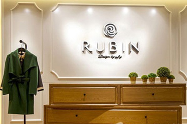 如缤女装店铺展示