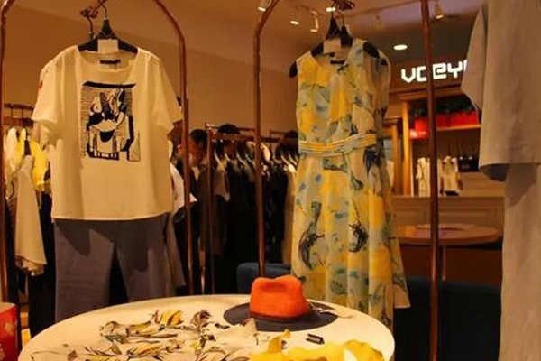 婉亦女装店铺展示