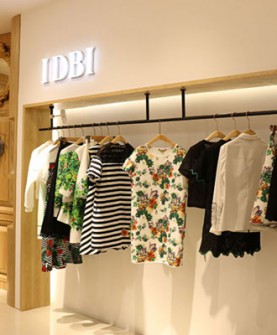 宝莱丽人女装店铺形象