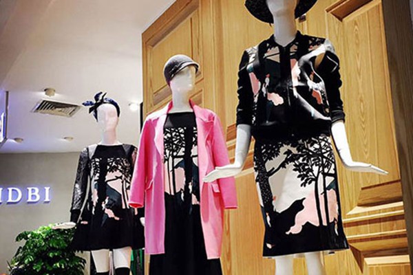 宝莱丽人女装店铺形象