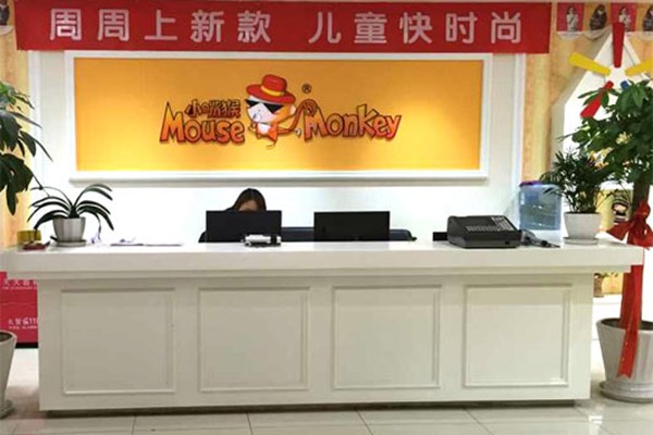 小嘴猴童装店铺展示