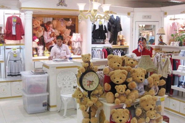 精典泰迪童装店铺展示