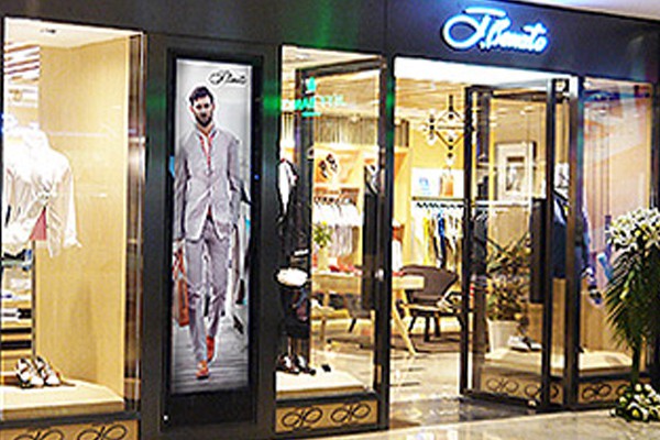 宾度皮具皮革店铺展示