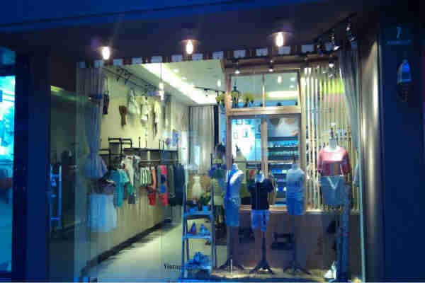 小猪班尼童装店铺展示