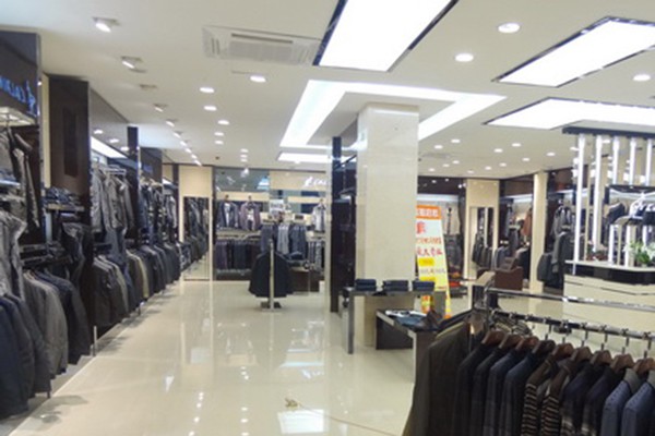 阿尔皮纳皮具袋鼠店铺展示