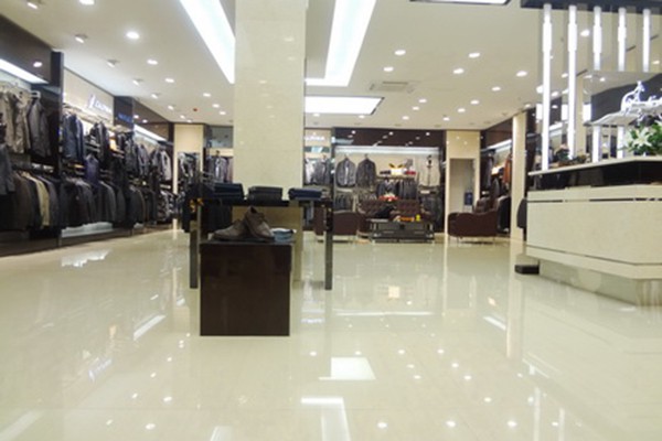 阿尔皮纳皮具袋鼠店铺展示