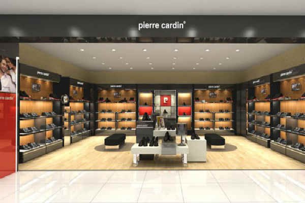 皮尔·卡丹休闲装店铺展示